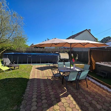 Appartement T2 Confortable - Piscine Et Jacuzzi Pierrelaye Exteriér fotografie